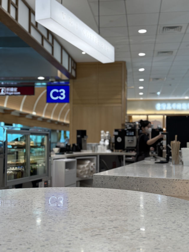 ✈️第二航廈 VWI Coffee Bar 機場豆熱騰騰美式的喚醒