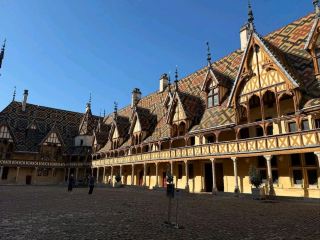 走進歷史的殿堂——博訥醫院（Hôtel-Dieu – Hospices de Beaune）