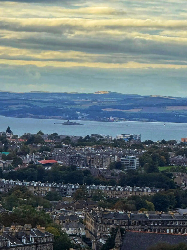 🌄 Catch the Views from Calton Hill 🌆 🌄 Catch the Views from Calton Hill 🌆