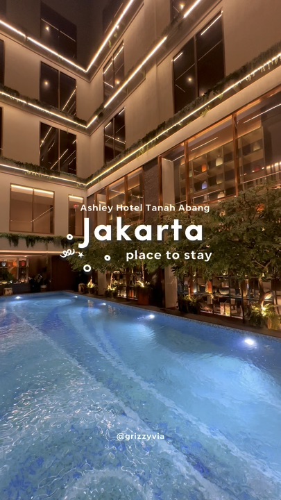ada yang nyari rekomendasii tempat staycation deket ke sarinah dan pasar tanah abang? video ini buat kamuuu~
nama hotelnya ashleyhoteljkt yang ini di tanah abang yaa. 

first impression akuu pas di lobby hotel ini : mewah! interiornya bener bener kayak hotel mahall pdhal mah harganya affordable kok! yang aku sukaa banget disini ada kolam renang indoornya yang cantikk deh ✨

detailnyaaa udah ada di video yahh gaiss, jangan lupa like kalo video ini bantu kamuuu 😍 #hoteljakarta #hoteljakartapusat #rekomendasihotel #grizzyvia