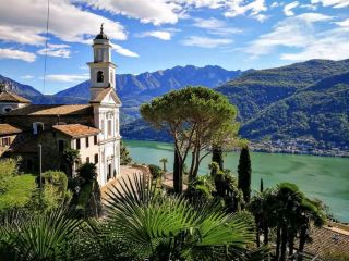 ริมทะเลสาบอันน่าทึ่ง