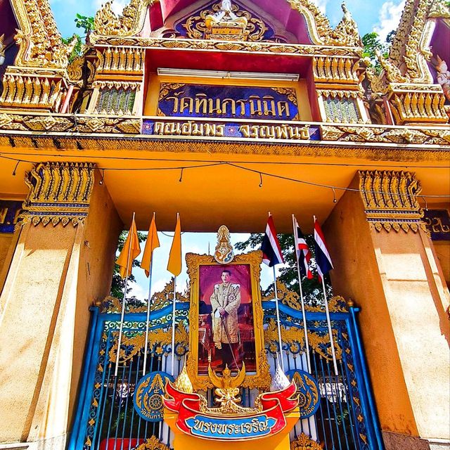 สักการะหลวงพ่อเพชร วัดทินกรนิมิต