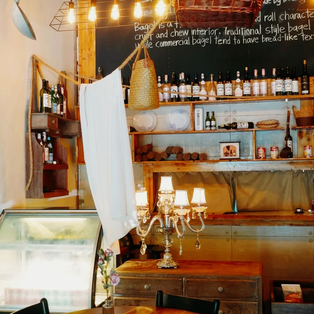 Playful Bites, Cozy Vibes