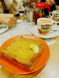 ํ์ฝฉ์์ ๋ก์ปฌ ์ฐจ์ฐฌํฑ ๋ง์ง์ ์ฐพ๊ณ  ์๋ค๋ฉด ๋ฐ๋ก โLuen Wah Cafeโ๋ก!