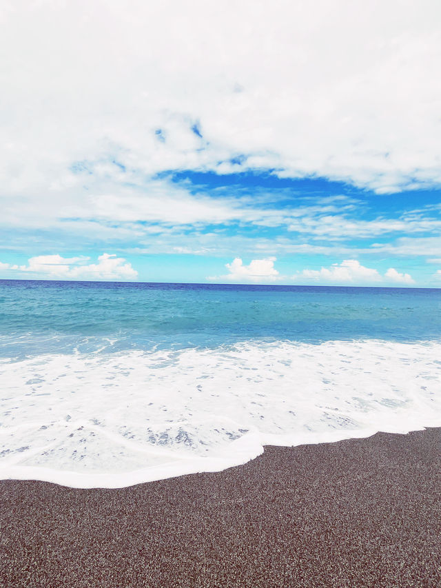🌊 Taitung's Sanhe Coastline: Where the Pacific Paints Its Wildest Dreams! 🎨 🌊 Taitung's Sanhe Coastline: Where the Pacific Paints Its Wildest Dreams! 🎨