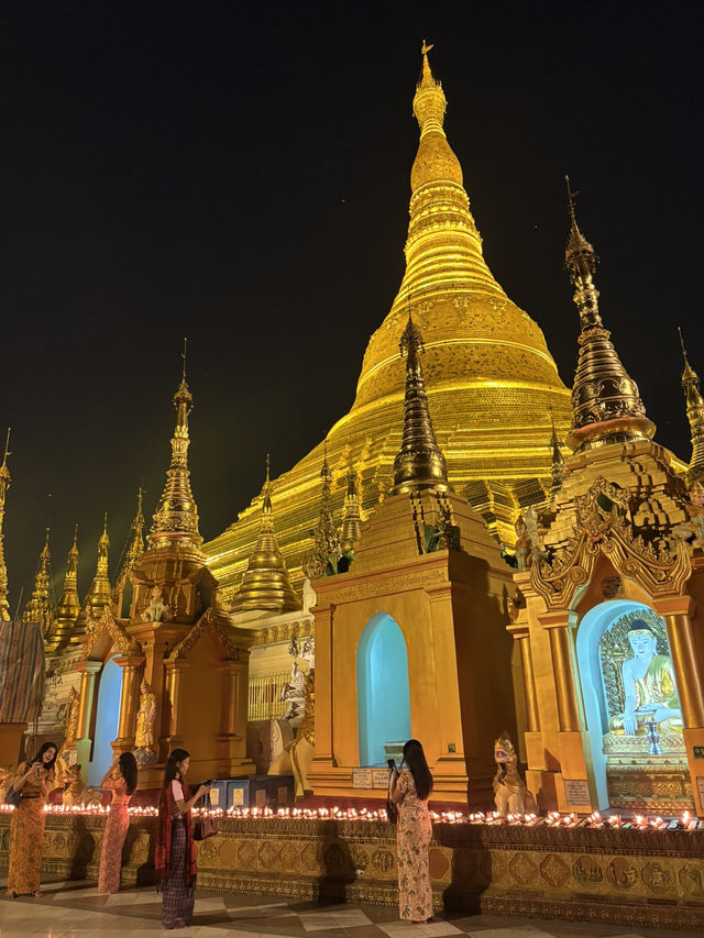 The most sacred golden Buddhist temple in Myanmar: Shwedagon Pagoda ✨