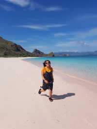 Bikin gamau pulang pink beach pulau komodo 💛