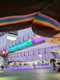 ชวนมา Check in แยกปทุมวัน สีสันบางกอก