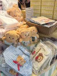 Butterbear — โลกสีหวานของขนม ตุ๊กตา และอาร์ททอย 