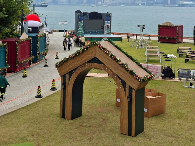 A Metropolitan Mirage: The Enchanted Glade of WestK Christmas Forest 2025 