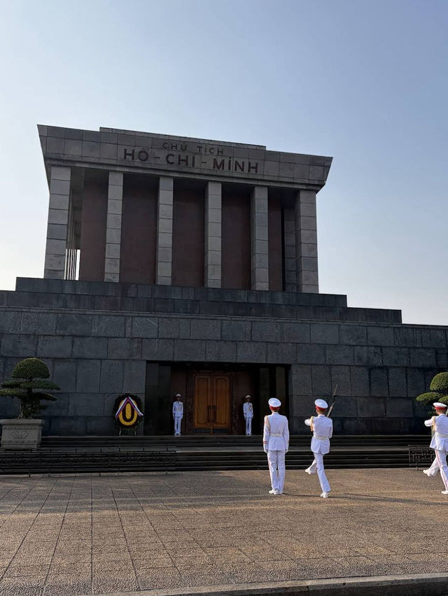 🇻🇳 Ho Chi Minh’s Mausoleum — Vietnam’s Revered Landmark 🇻🇳 Ho Chi Minh’s Mausoleum — Vietnam’s Revered Landmark