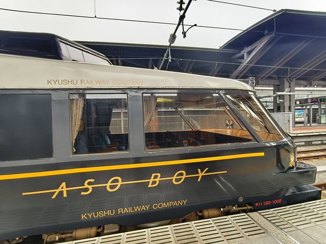 Aso Boy รถไฟท่องเที่ยวขวัญใจเด็ก ๆ 