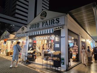 Shopping at JODD FAIRS 👖🛍️