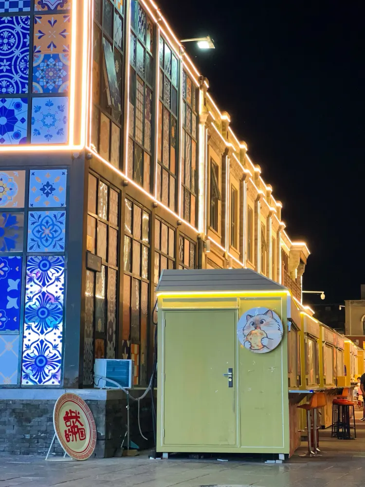夜晚漫步前門大街…北京的魅力越夜越靚 。