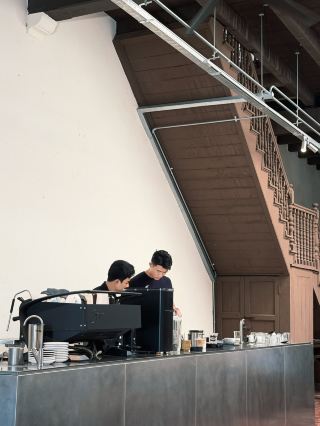 Heim Coffee Bar 的極簡文青Vibe 。
