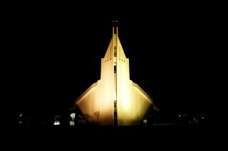 🍦【Akureyri, Iceland】Eating ice cream at -3 degrees Celsius! A quick stop to check out the "Rocket Ascension" church 🚀✨