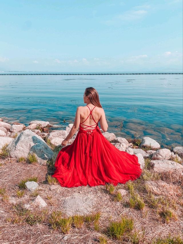 🌊 Erhai Lake – Dali’s Shimmering Gem 🚲✨ 🌊 Erhai Lake – Dali’s Shimmering Gem 🚲✨
