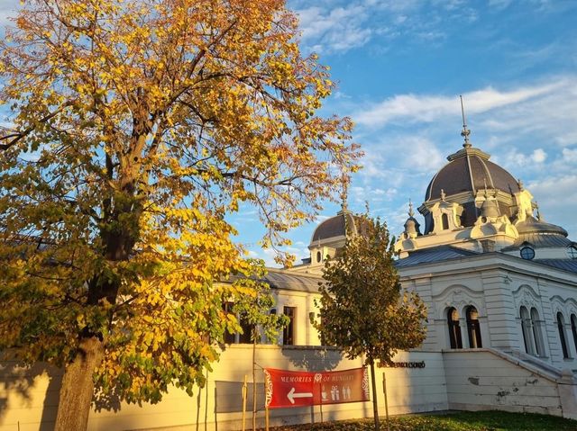 City Park Városliget Budapest in autumn 🗺️ 