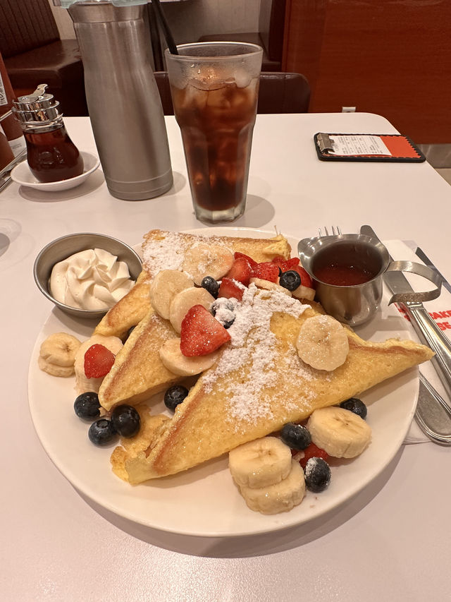 Eat your way to happiness, Itaewon food street Seoul
