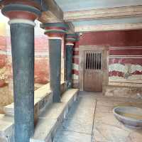 A trip back in time at Knossos ✈️