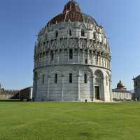 The Leaning Tower of Pisa : Effortlessly Tilted