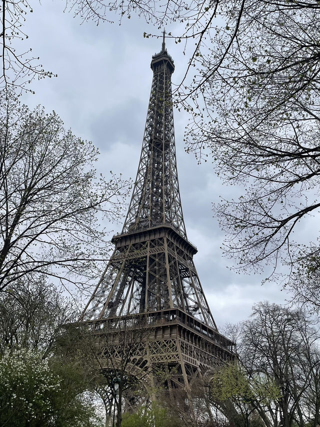 【パリ🇫🇷】節約派におすすめ！エッフェル塔を下から楽しむ3つの方法🗼