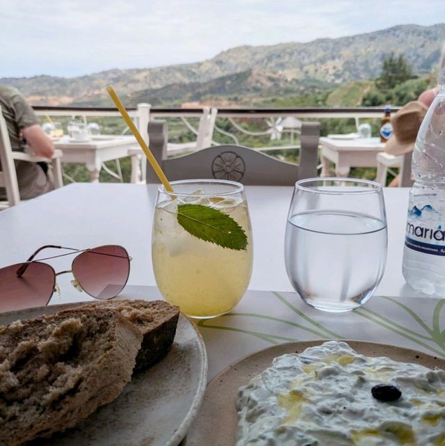 Secluded Splendour: the Botanical Gardens of Crete 🦋