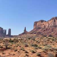 🚐🌄 Monument Valley – The Iconic Stopover Between National Parks