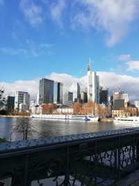 Wander Through Frankfurt: Classics, Culture, and Bridges 🇩🇪🥨