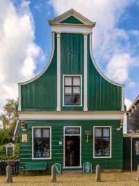 🌾 Zaanse Schans: A Living Museum of Dutch Windmills and Craftsmanship 🌬🇳🇱