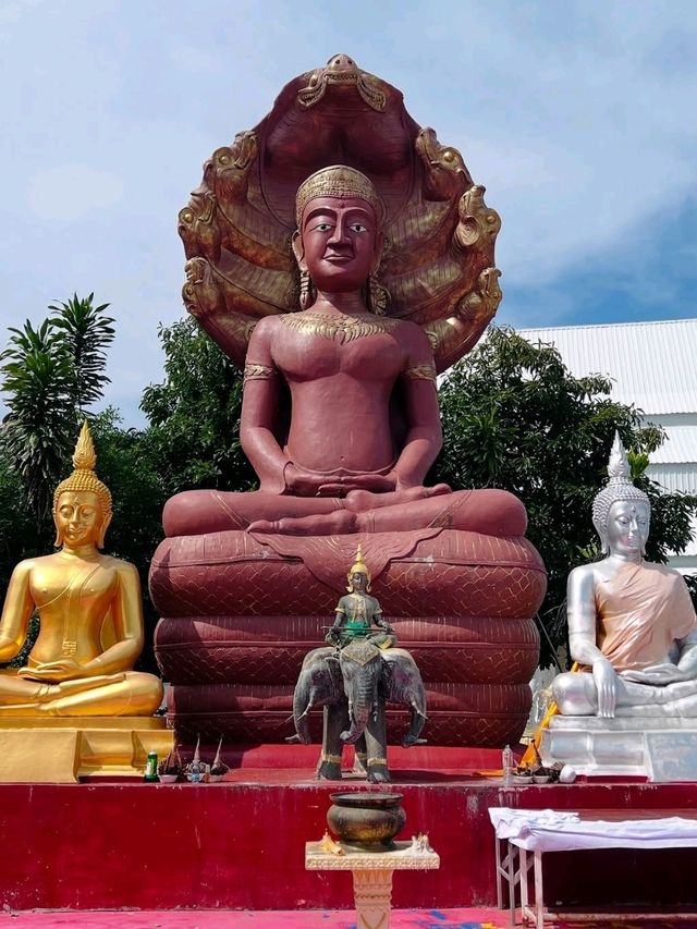 🏯 Wat Hin Thaen Lam Pachee – The Hundred-Million Glass Ship Temple