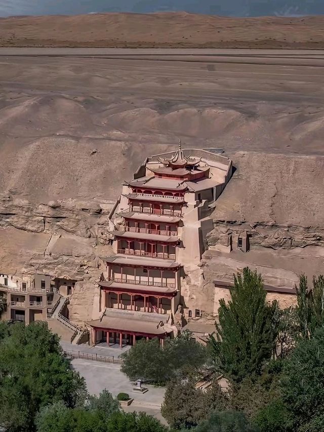 🎨 Mogao Caves – The Thousand Buddhas Hidden in the Desert