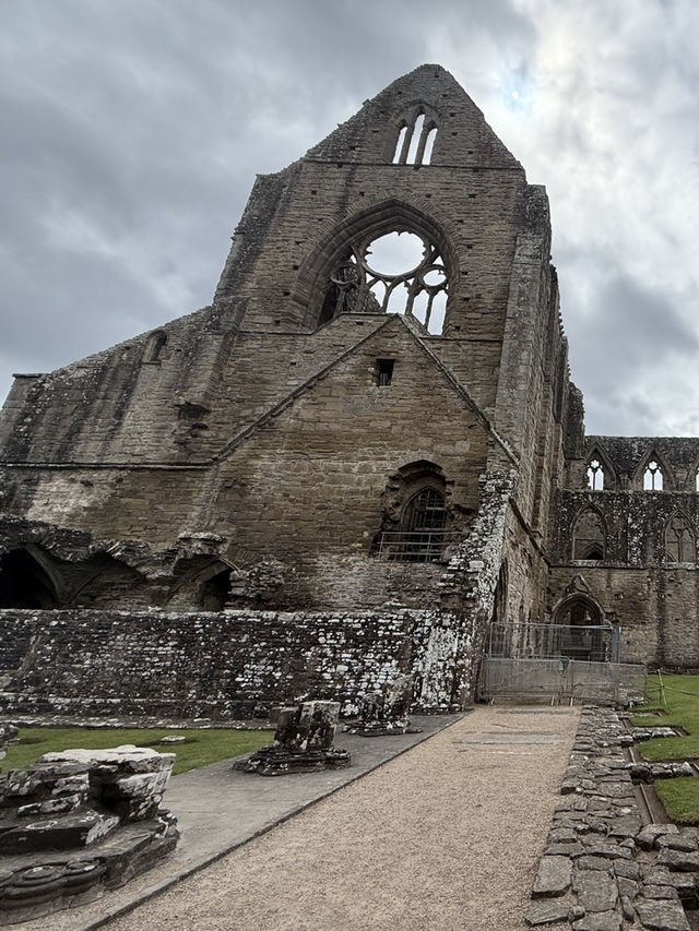 The Monumental Tintern Abbey, How Can A Ruin Be So Mesmerising?!
