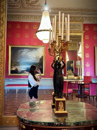 📅 Itinerary 
 Day1：arrived at the hotel (I tagged it) , isn’t a fancy hotel but is a very central affordable hotel, very easy to get to it or leave at any time , randomly while I was walking in front of Stephansplatz, they were getting ready for a symphony concert, which I was lucky to get a ticket just before the start, it was beautiful activity before bedtime. 
 Day2: walking through the city, finding cute places to see and stay, the alley picture,the park  #pratervienna , searching for food (mostly asian food I had) soups and poke bowls, #Apapikabowls  
 Day3: last day I walked through the center, went for a coffee and cake afternoon were I found the Truth cafe, after I did a little shopping around, went for Albertina and at the store I ve seen a card with a restaurant, I ve searched if was still existent , and went for a dinner there as it was my last day , #CafeLeopold was the restaurant and I had great bao there! I don’t really recommend going as a single girl to such restaurants especially at dinner time , that’s why the Asian restaurants are a bit better for solo travelers, a bit more intimacy and less stare. I ve shared the pictures there too, hope you found new ideas. 
 
 📌 Tips #viennavibes #viennatravel 