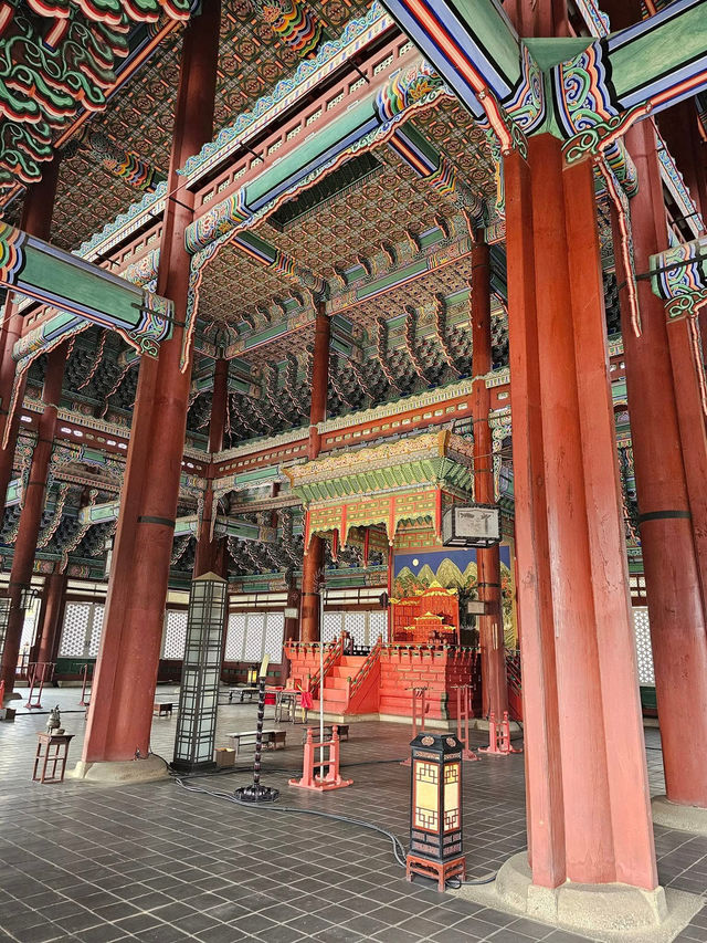 Seoul in Autumn: A Kaleidoscope of Colors 🇰🇷  