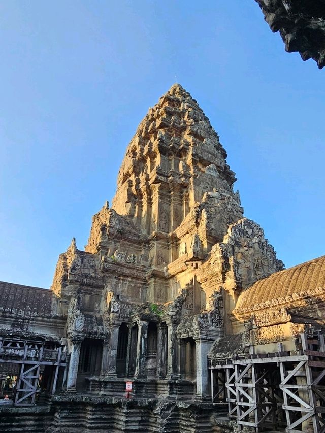 🌅 Magical Sunrise at Angkor Wat, Cambodia 📸 🌅 Magical Sunrise at Angkor Wat, Cambodia 📸