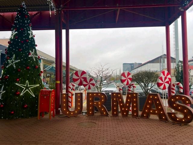 Kaunas Christmas Spirit: Golden Art Deco Glow