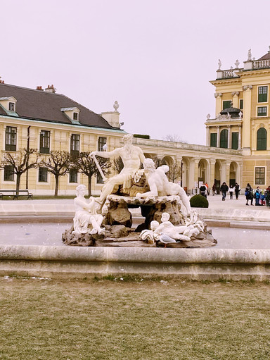 🌸👑 帝国の春：ウィーンのシェーンブルン宮殿の魔法 🇦🇹 | Trip.com
