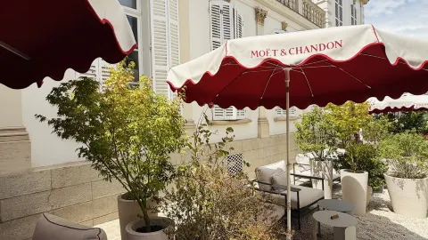 ถนนที่แพงที่สุดในโลก! 。 — traveler post in Epernay
