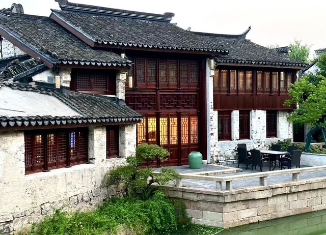 古鎮即酒店，公園是它家花園