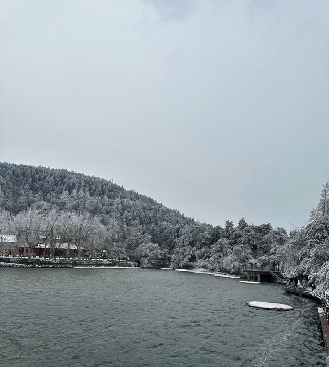 飛流直下三千尺，疑是銀河落九天——廬山