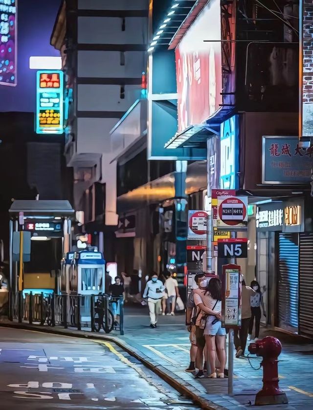 夜幕下的香港