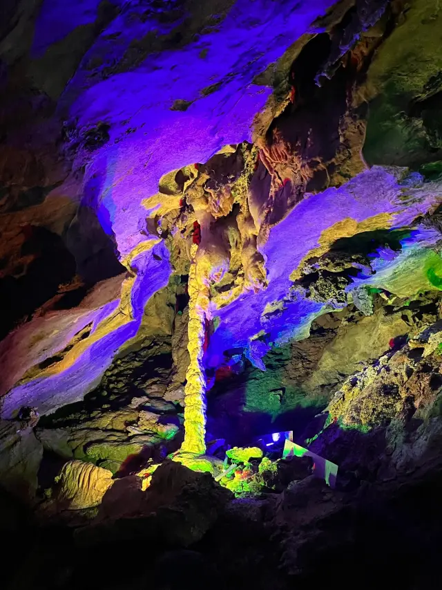 The Shihua Cave in Danzhou, Hainan, is the only karst cave spectacle in Hainan