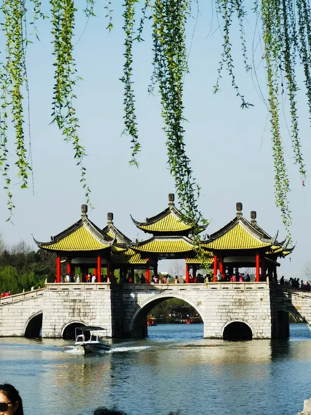 A decade-long dream of Yangzhou - leisurely and lazy spring days by the Slender West Lake
