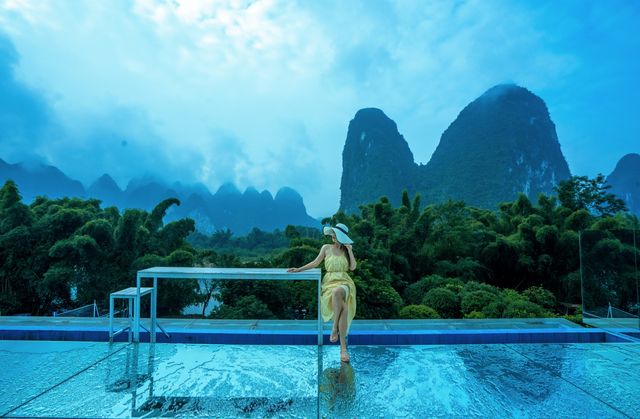 Traversed two thousand kilometers, solely to reside within this ink wash painting of Yangshuo.