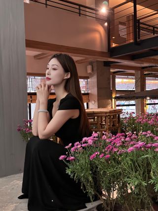 Follow me to book a hotel for a comfortable price and a luxurious experience