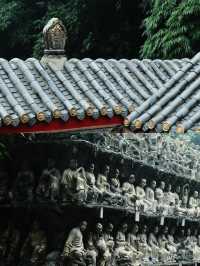 羅漢造像的藝術寶庫，仿彿置身「小西天」