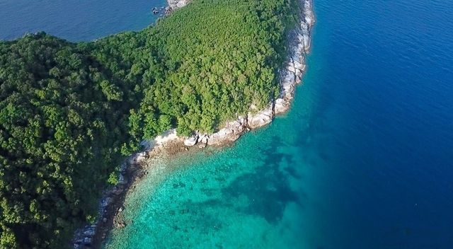 曾是皇室私藏島嶼的小眾海島，距皇帝島僅12公里，人少景美