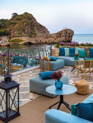 Sunny Sicily Stays: Sea Views & Luxury 🌞🏖️