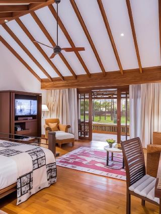 🌴 Lombok's Luxe Life: Oberoi Beachfront Bliss 🌊